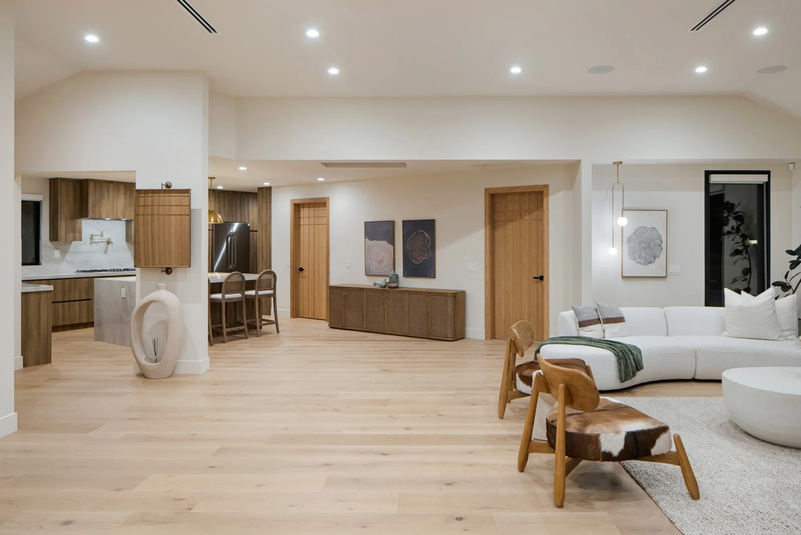 Garrison Beverly Hills European Oak Alpine, photo 2 of 3