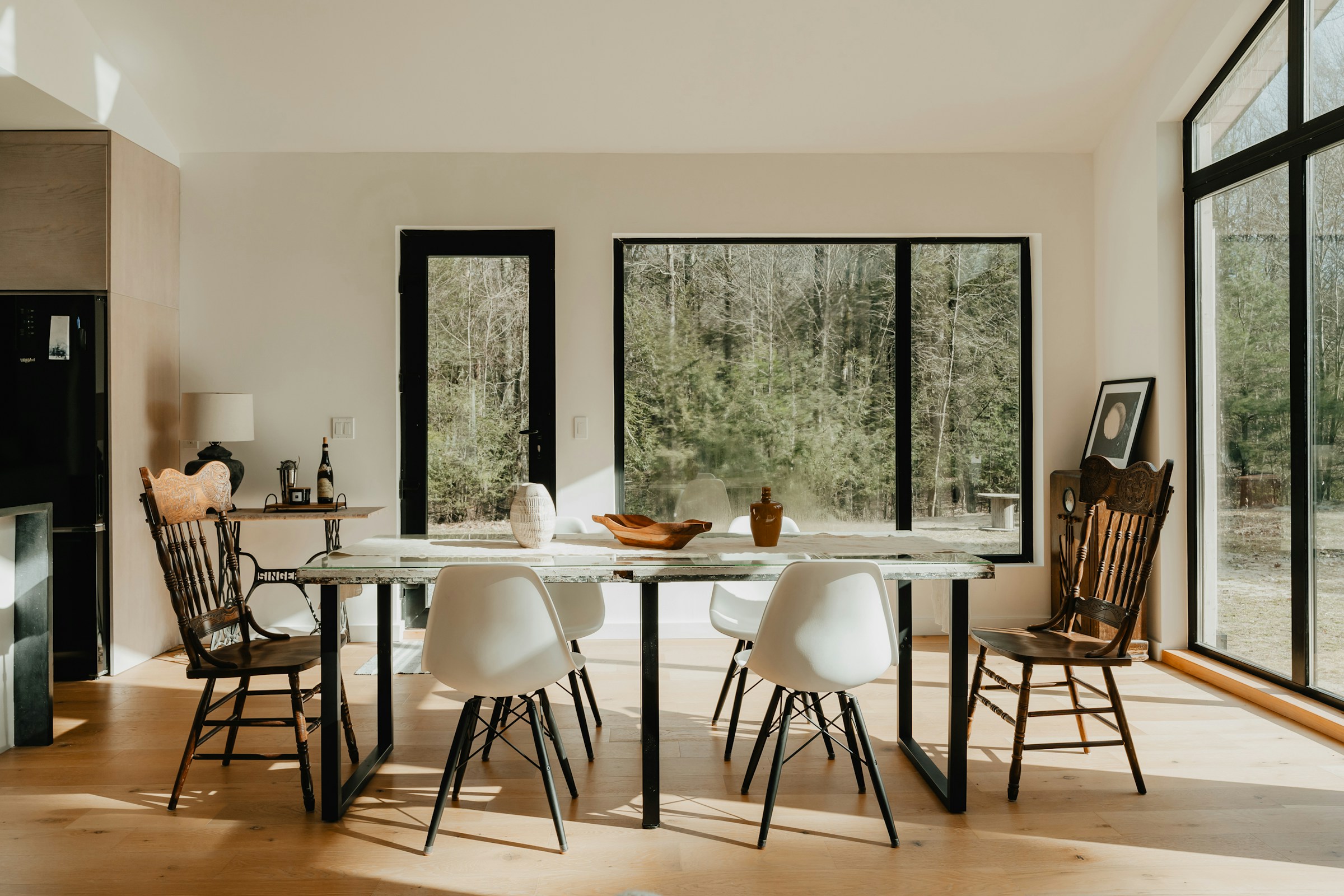A Bay Area dining room floored in wide-plank oak